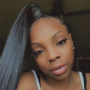 Meet your Posher, Tee